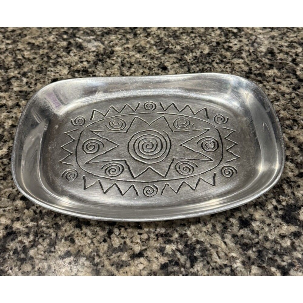 Wilton Co. Armetale Reggae Abstract Bread Tray. - Excellent Condition Pewter